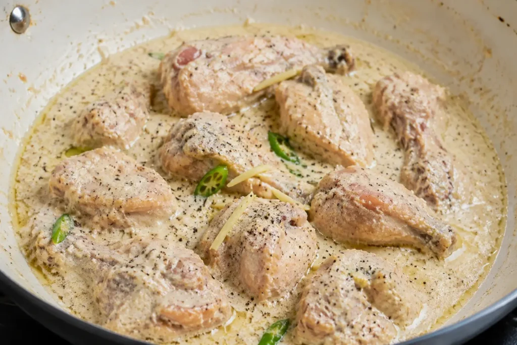 Creamy white karahi with yogurt-based sauce and chicken